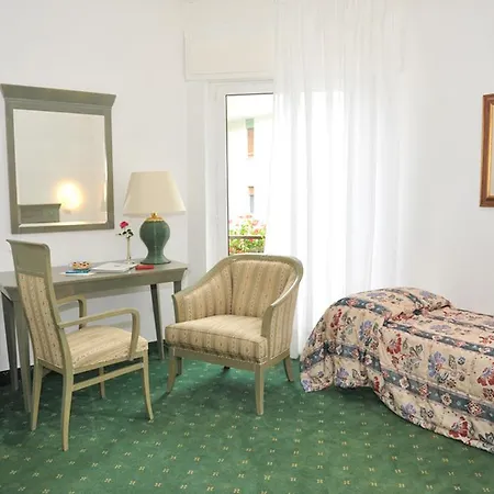 فندق Diana غرادو